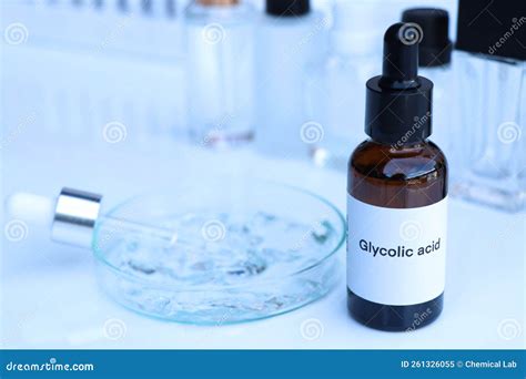  Glycolic Acid: Kalıplanabilir Polimerlerin İncisi ve Biyolojik Uyumluluğun Yıldızı!